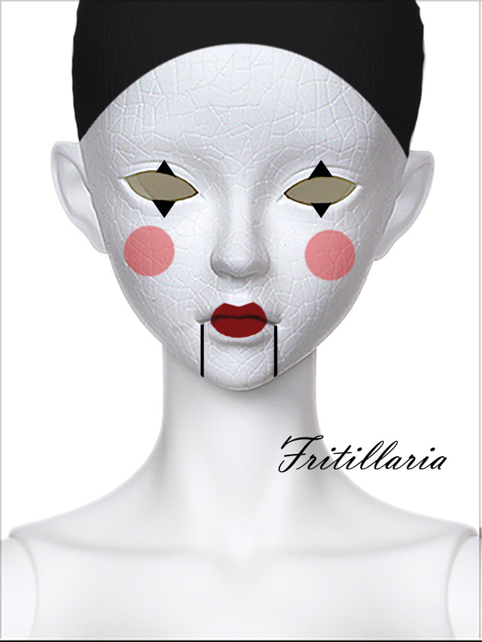 Fritillaria is a Withdoll Adriana with the "cracked" head and a Pierrot-like appearance.